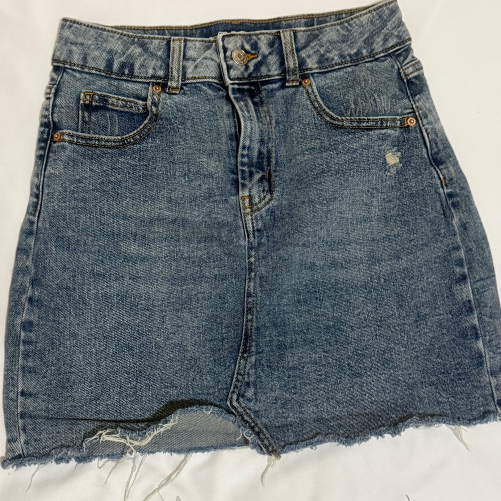 Wild Fable Medium Wash Denim Mini Skirt Raw Hem Distressed Blue Size‎ 2